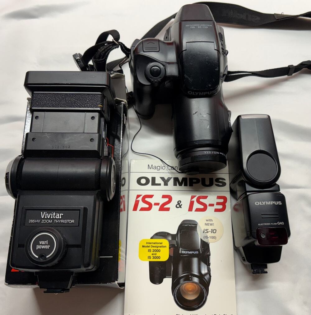 Olympus IS-3 DLX 35mm Film SLR Camera 35-180mm Powers On Untested Vivitar Flash
